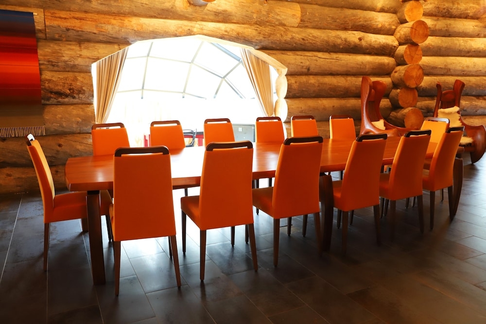 객실 내 식사 공간