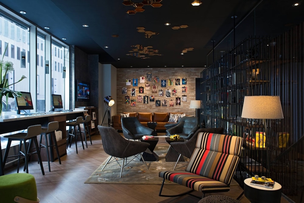 로비 좌석 공간