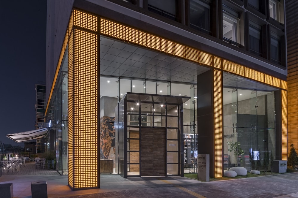 숙박 시설 입구