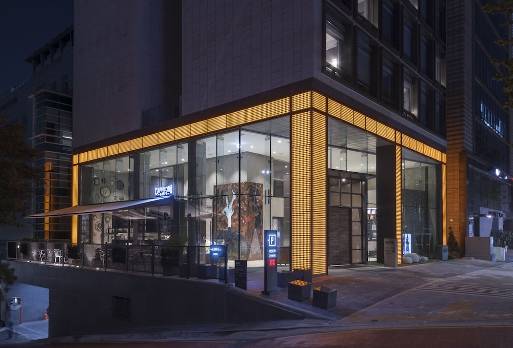 숙박 시설 입구