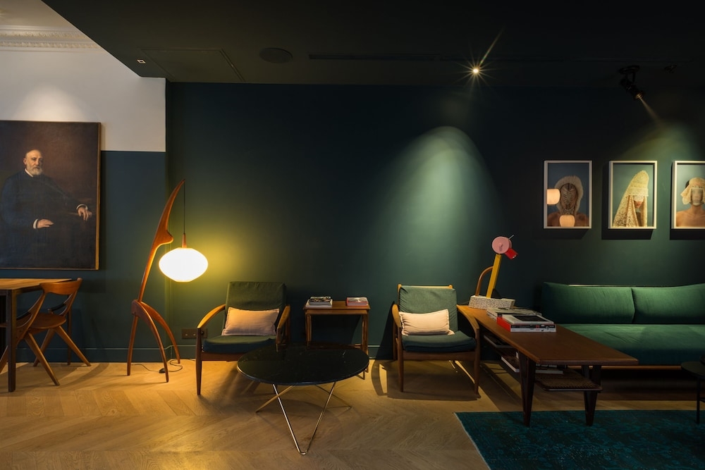 로비 좌석 공간