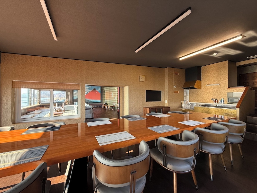 객실 내 식사 공간