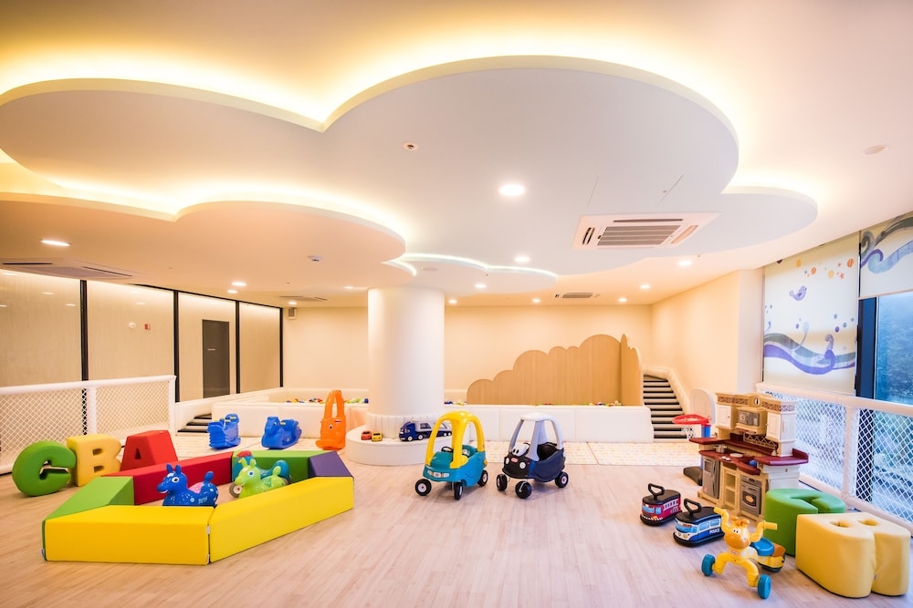 어린이 놀이 공간 - 실내