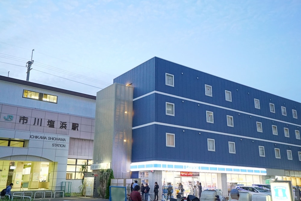 숙박 시설 정면 - 저녁/밤