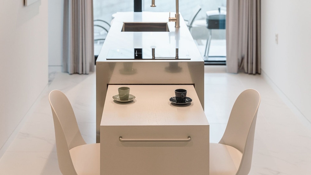 객실 내 식사 공간