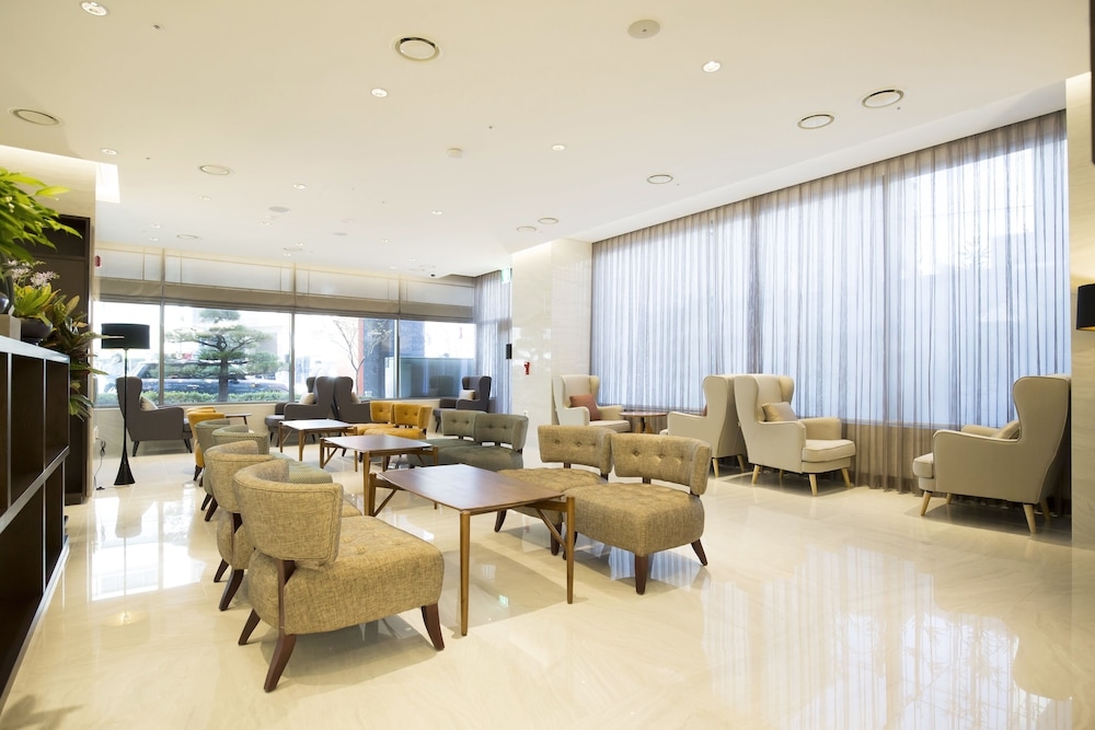 로비 좌석 공간