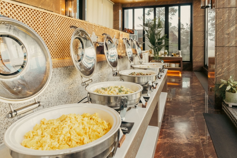 뷔페 아침 식사