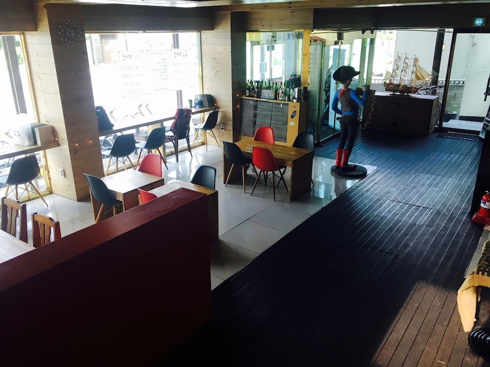 로비 좌석 공간