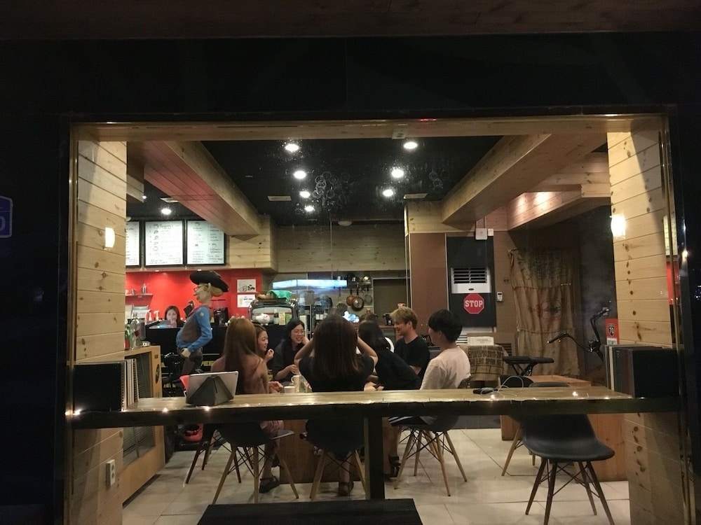 로비 좌석 공간