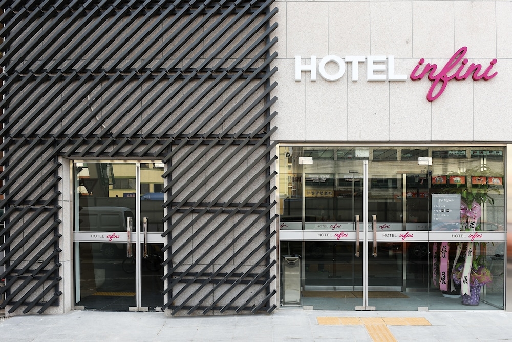 숙박 시설 정면