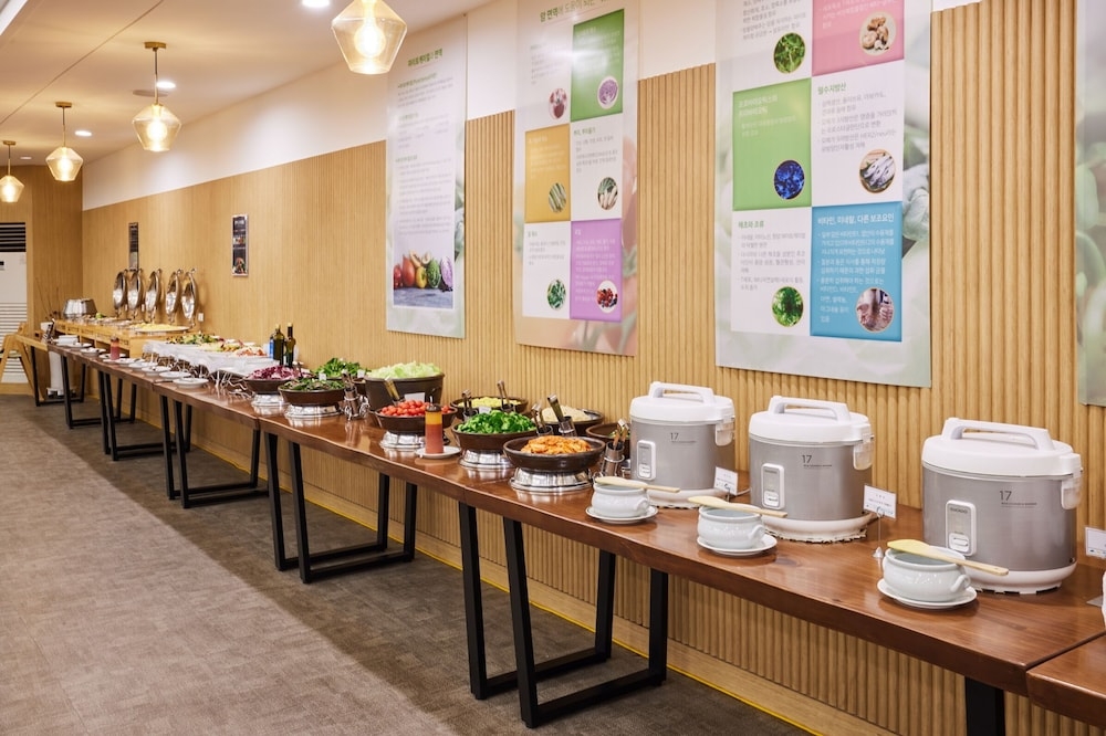 뷔페 아침 식사