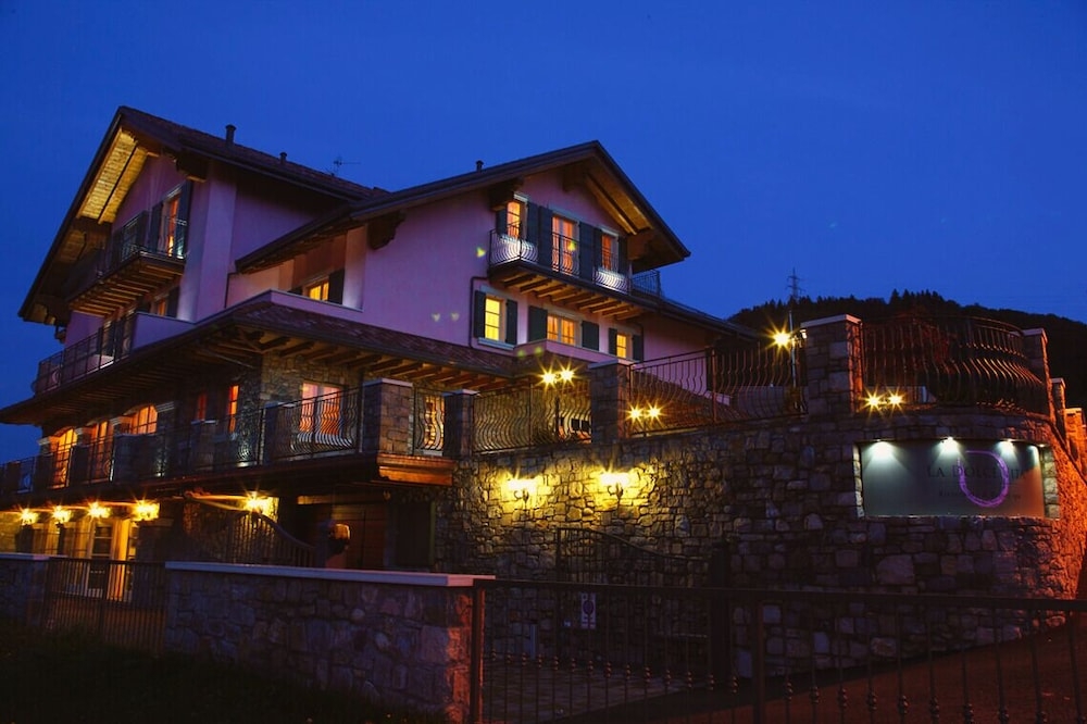 숙박 시설 정면