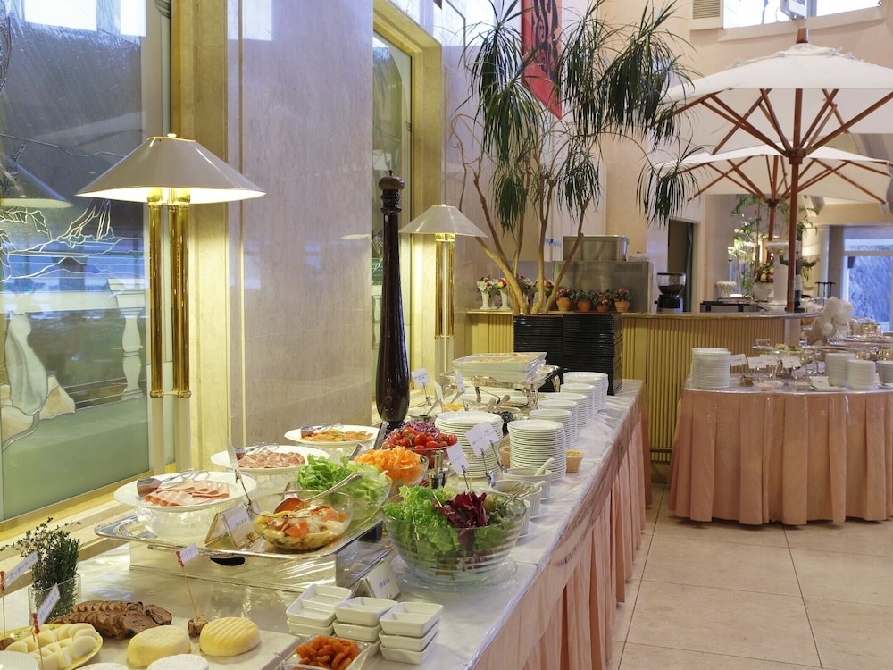 뷔페 아침 식사