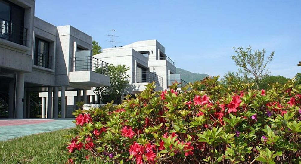 숙박 시설 정면