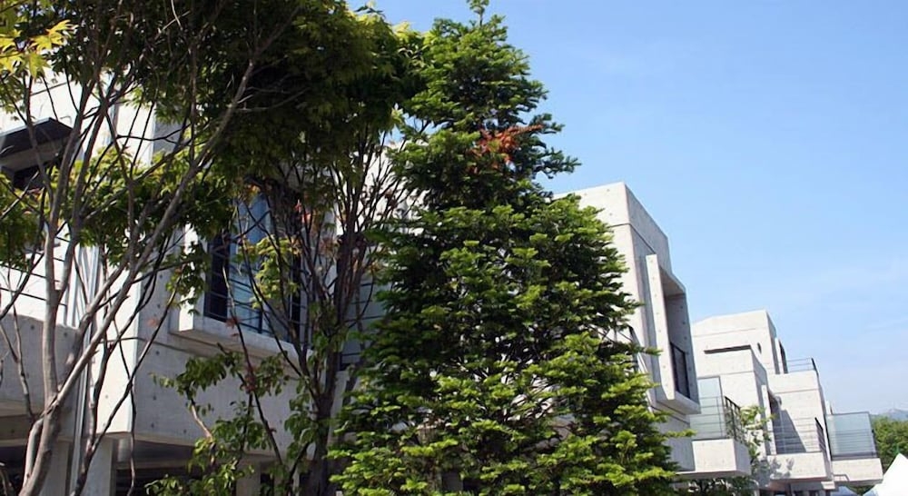 숙박 시설 정면