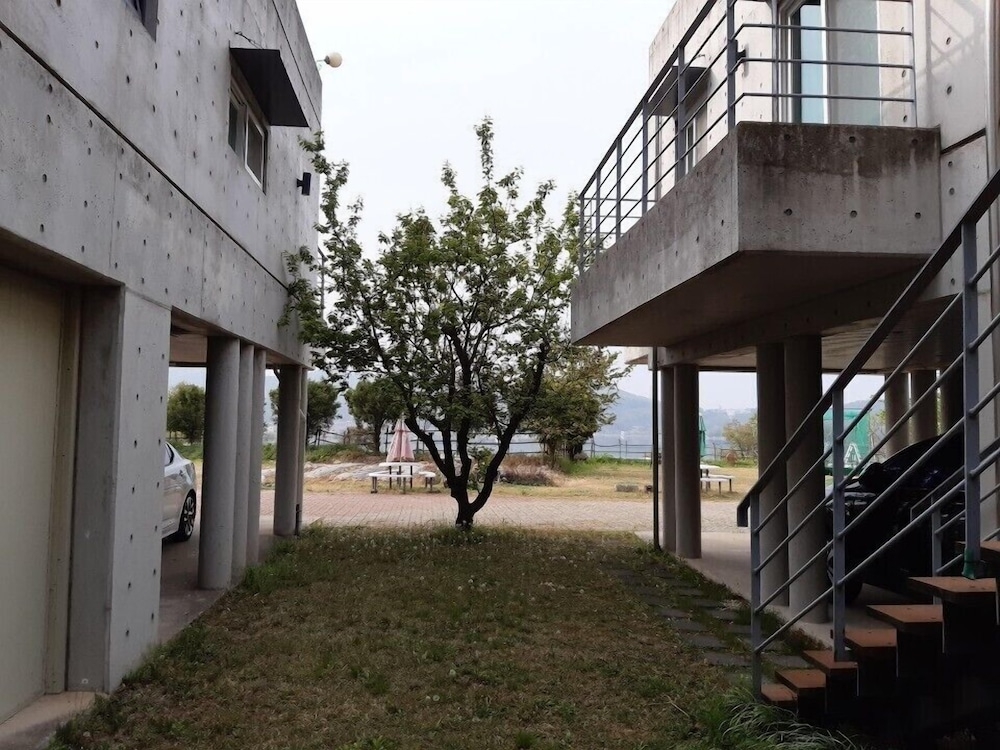 숙박 시설 정면