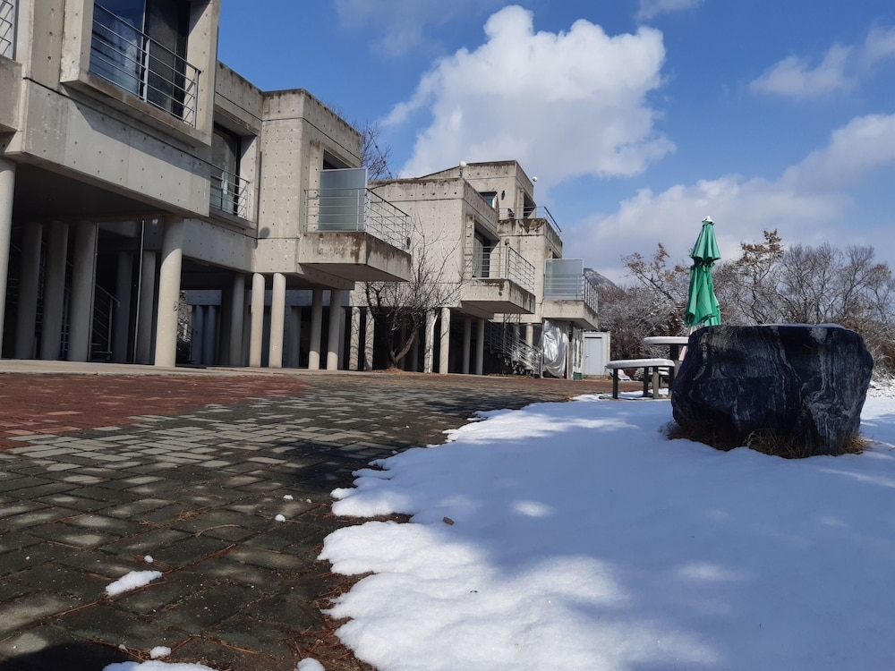 숙박 시설 정면