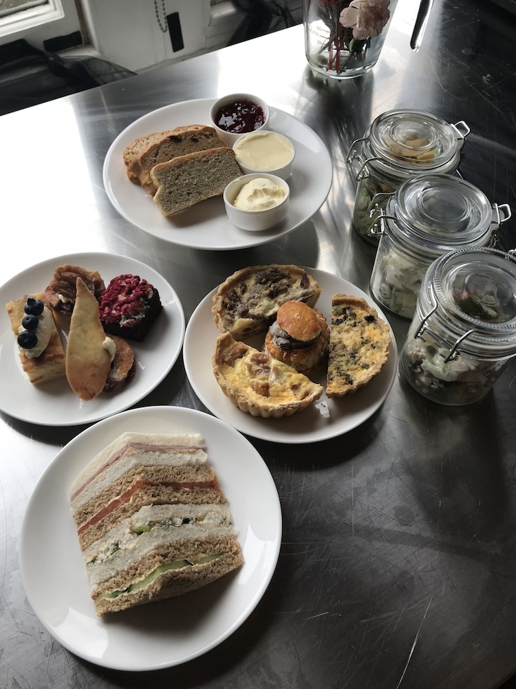 객실 내 식사 공간