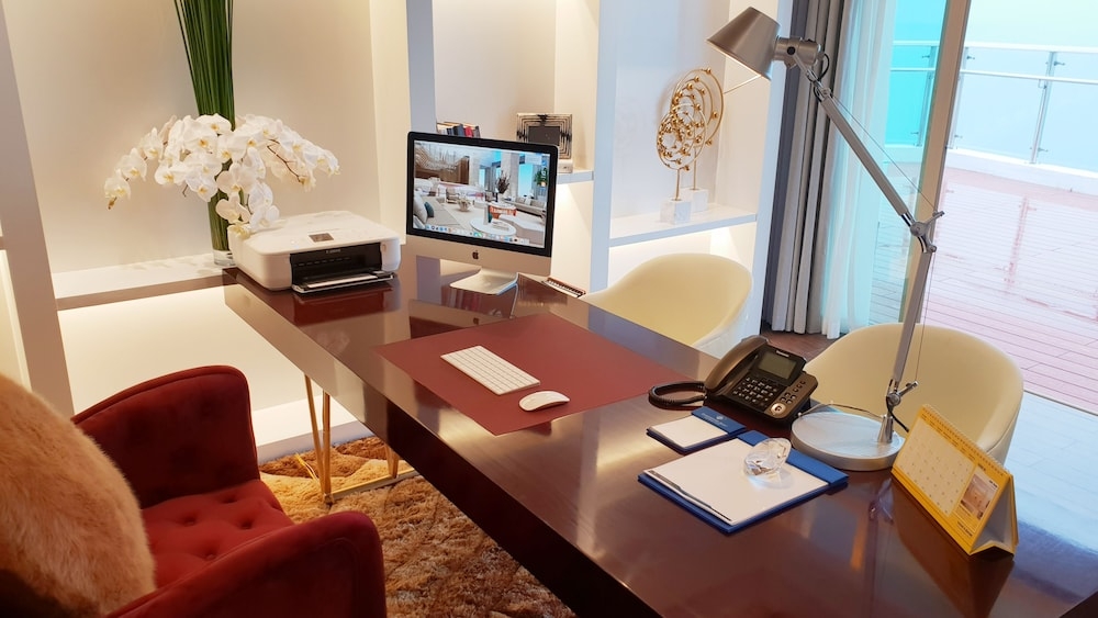 객실 내 비즈니스 센터
