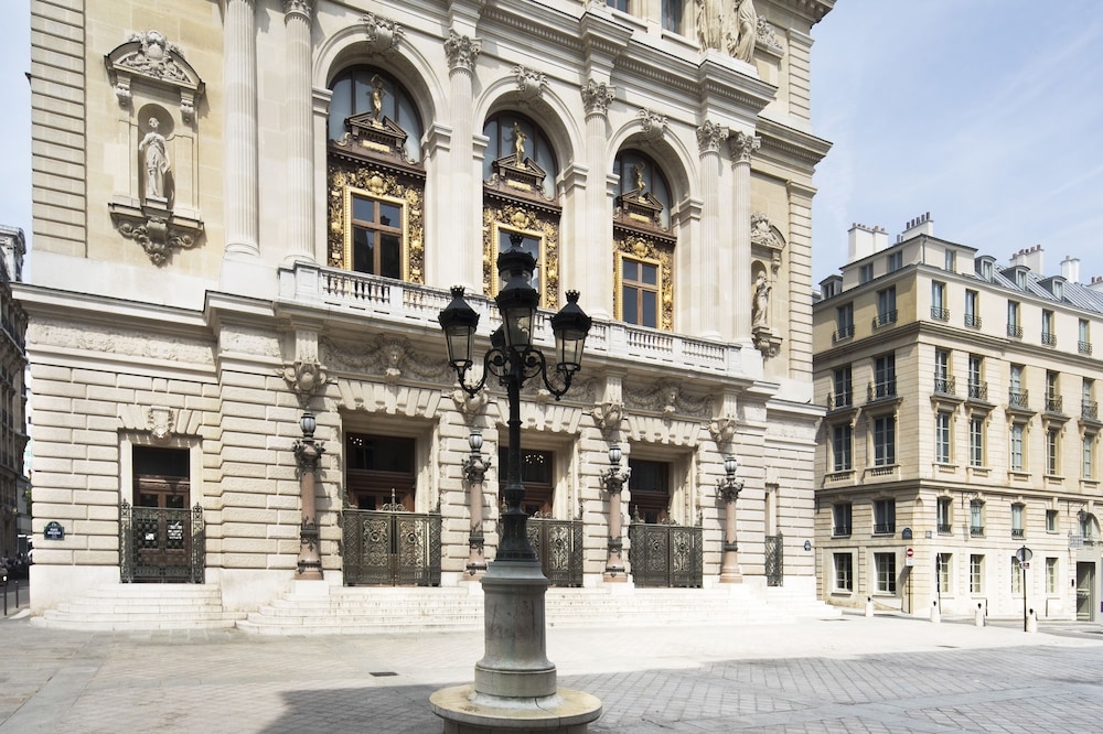 숙박 시설 정면