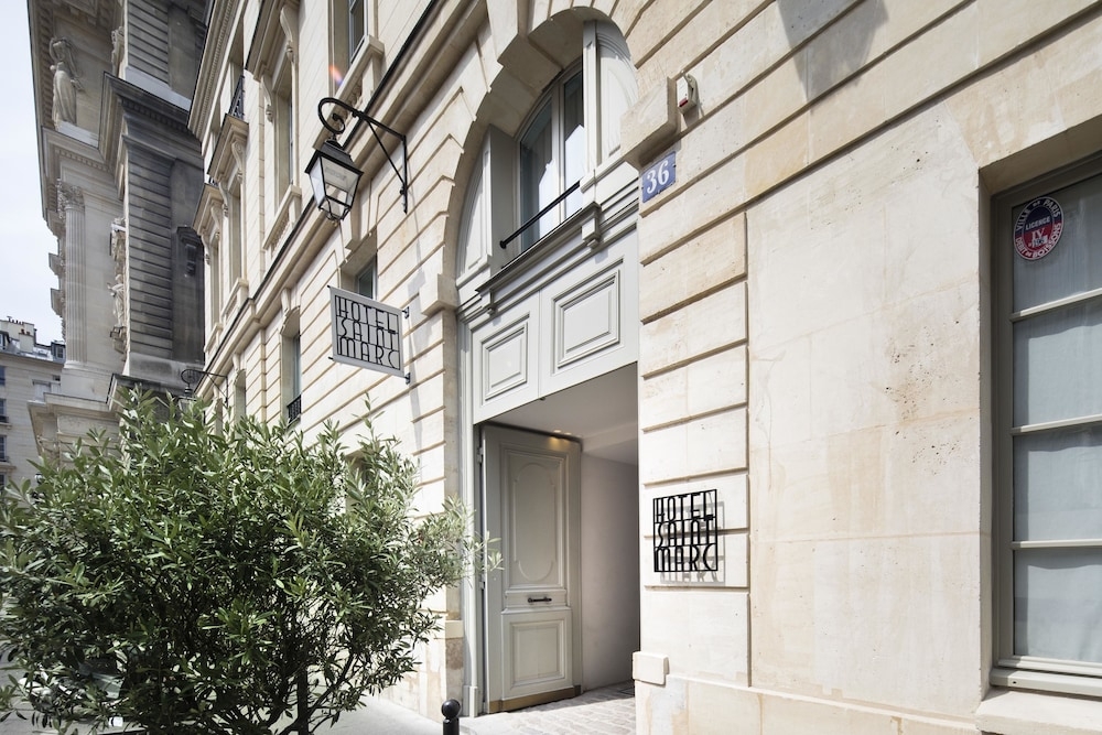 숙박 시설 정면