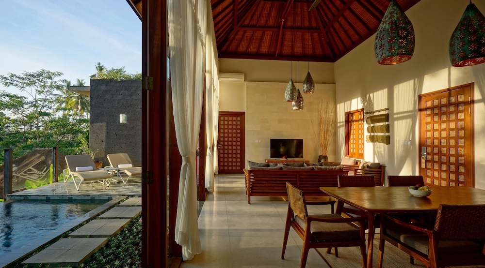 객실 내 식사 공간