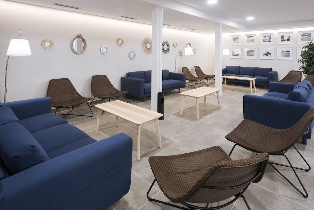 로비 좌석 공간