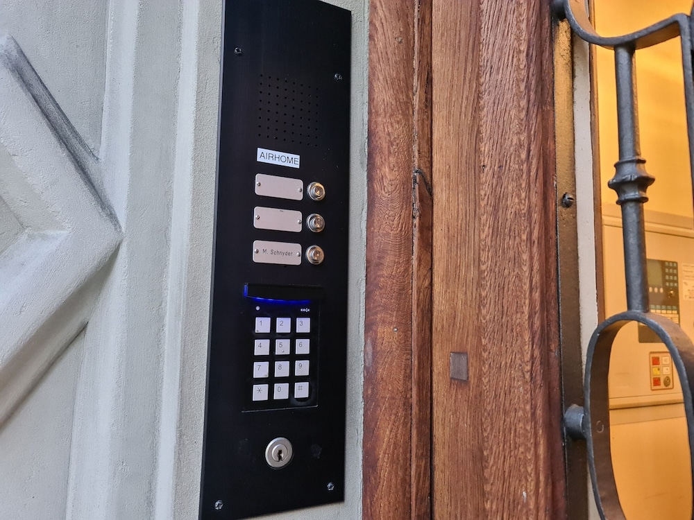 숙박 시설 입구