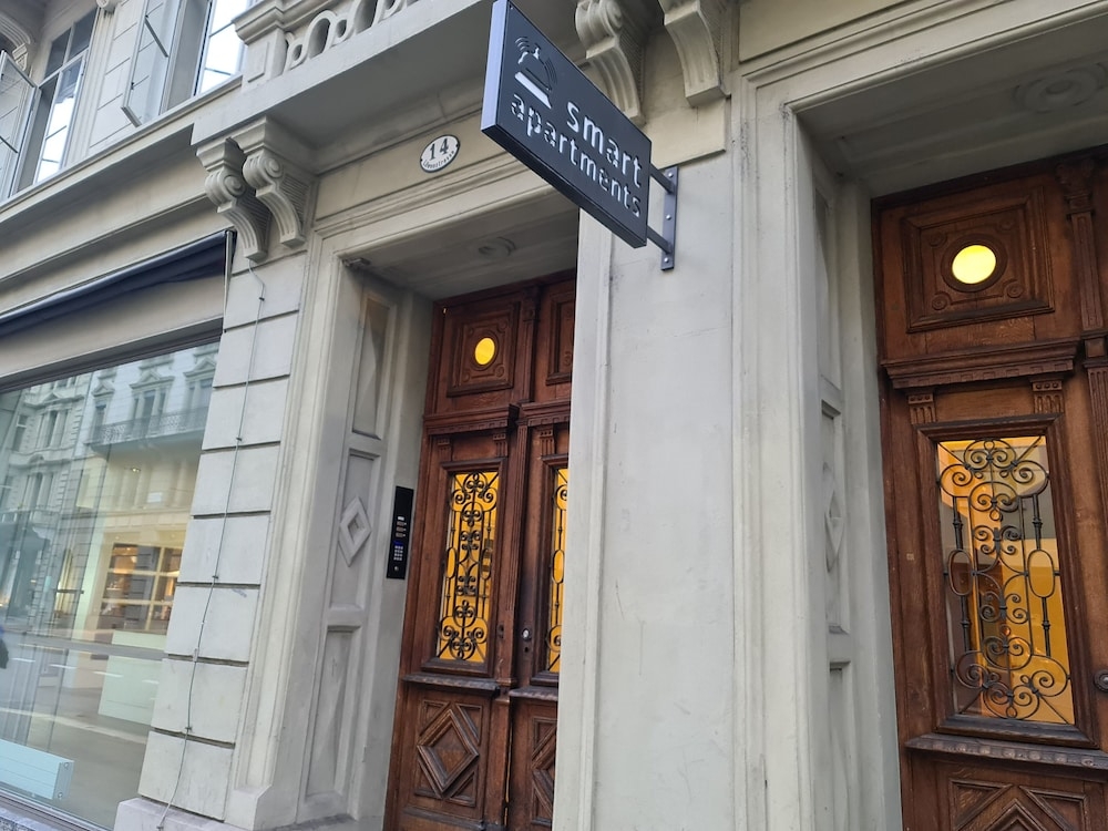 숙박 시설 입구