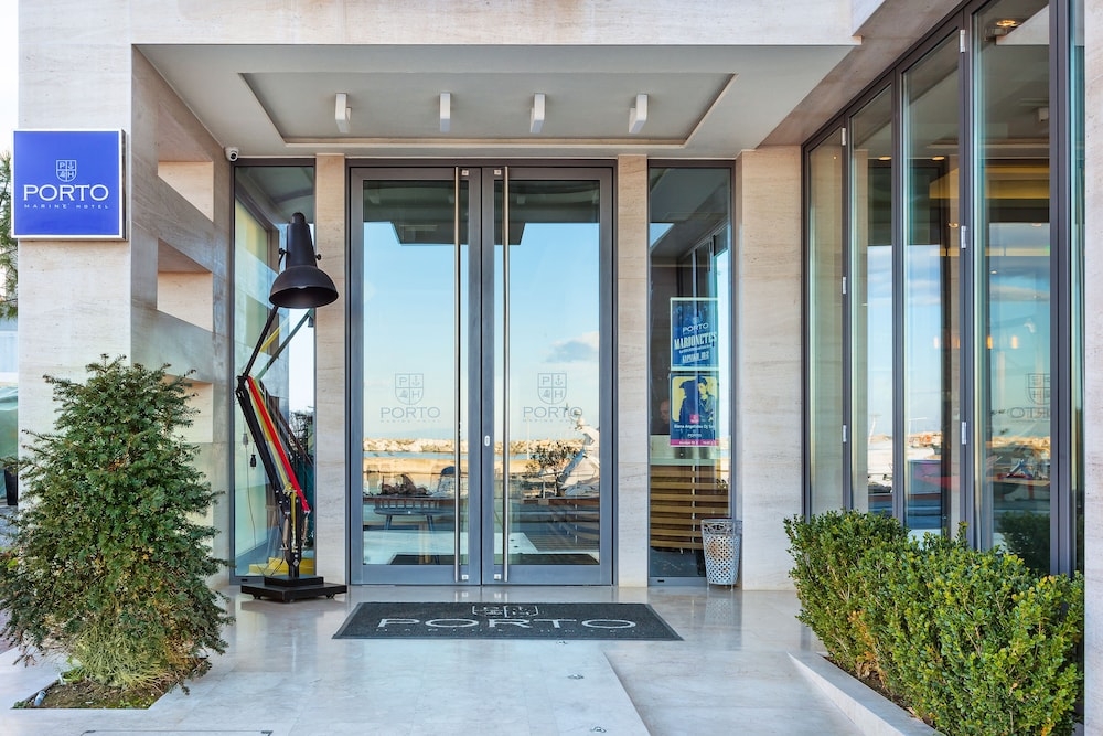 숙박 시설 입구