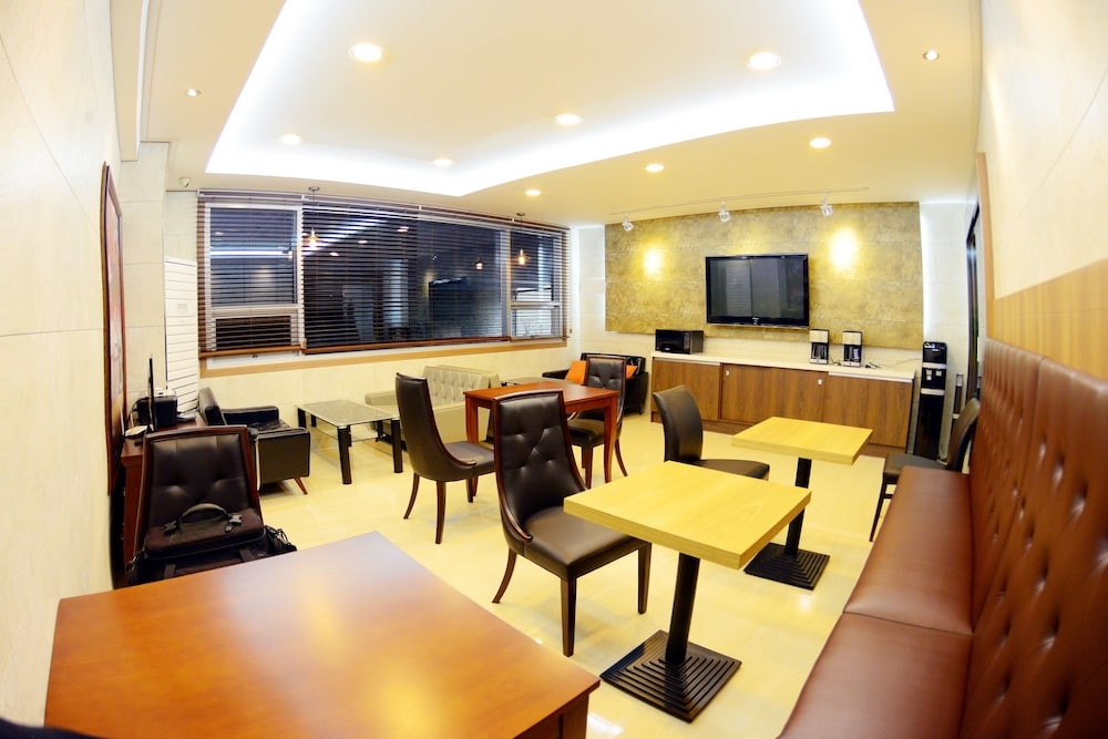 로비 좌석 공간