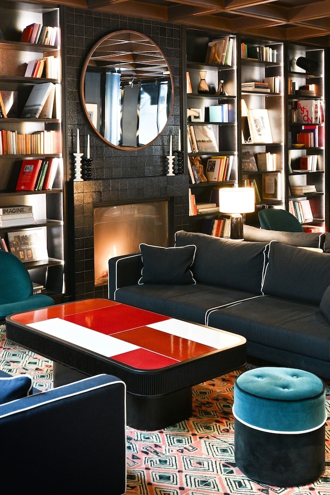 로비 좌석 공간