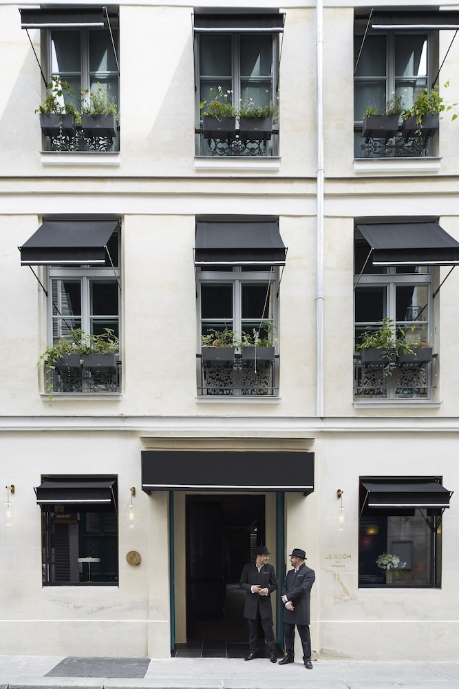 숙박 시설 정면