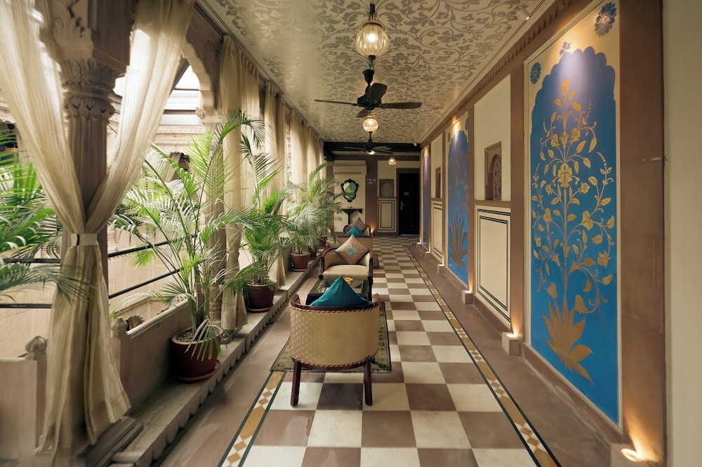 로비 좌석 공간