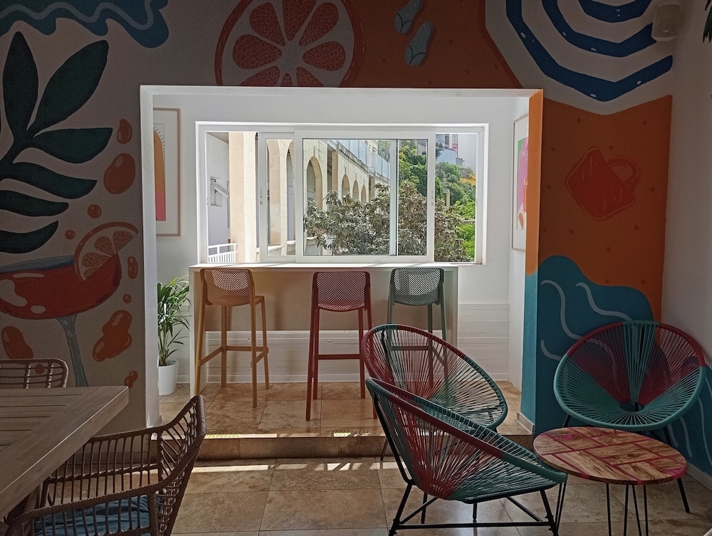 객실 내 식사 공간