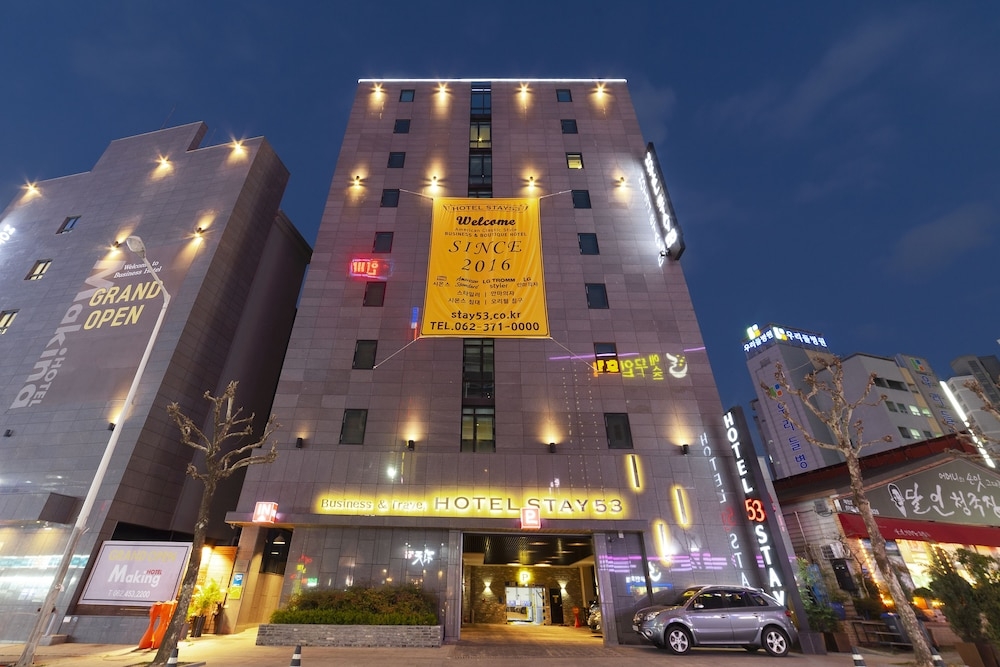 숙박 시설 정면