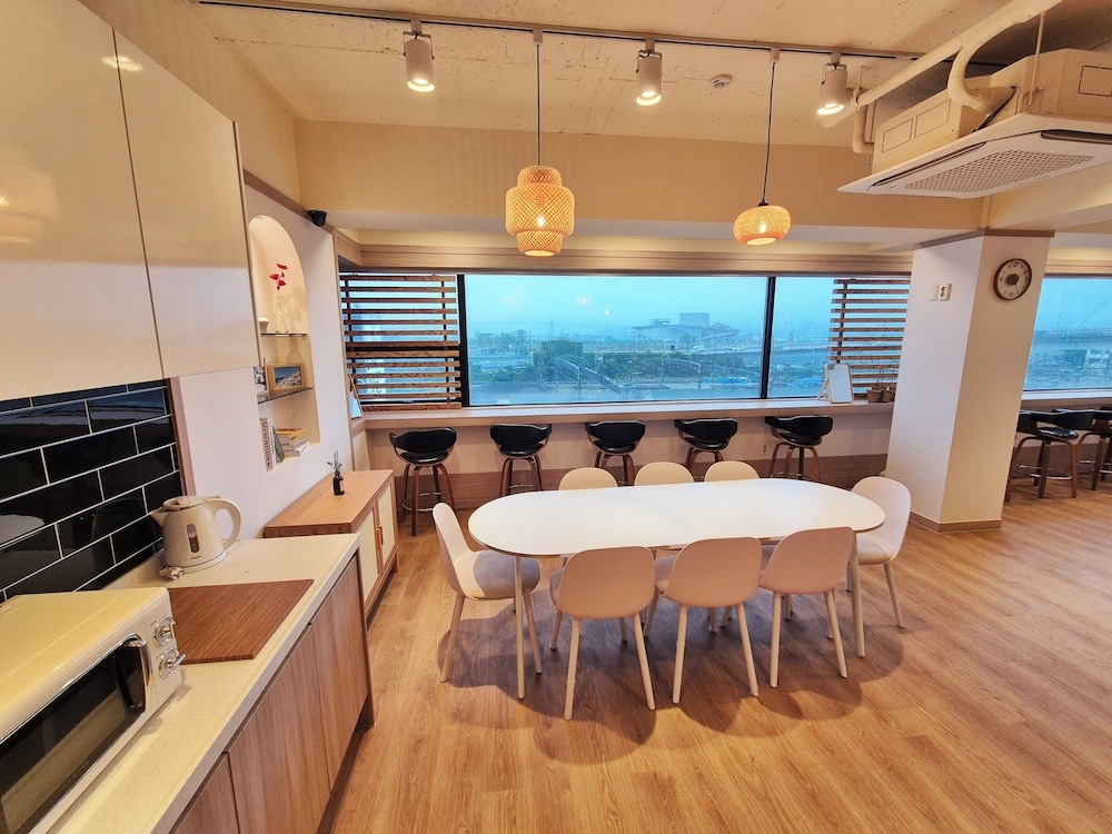 객실 내 식사 공간