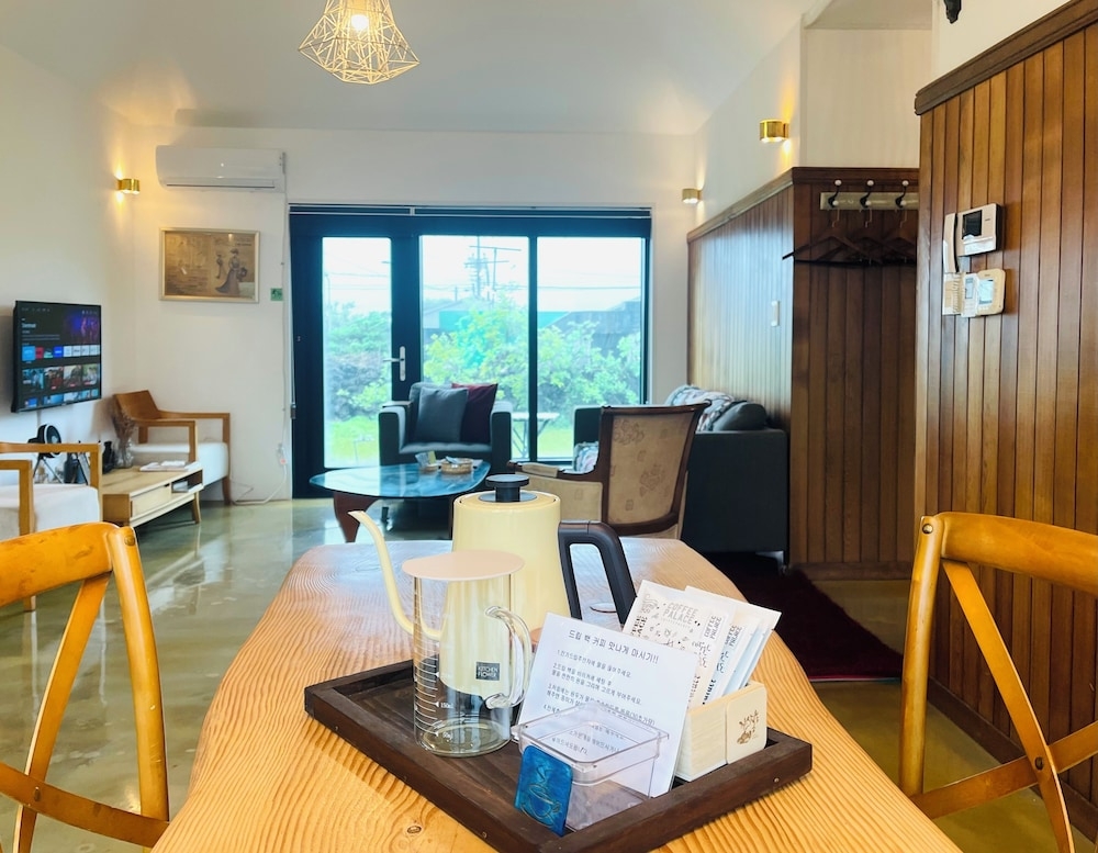 객실 내 식사 공간