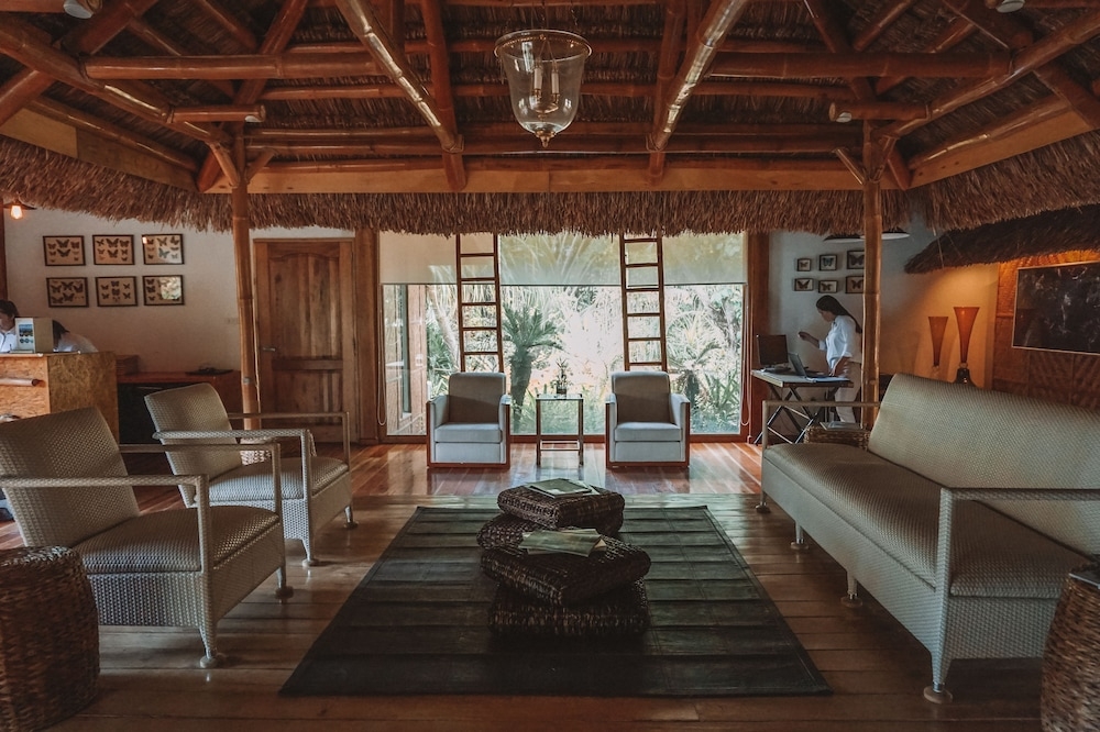 로비 좌석 공간