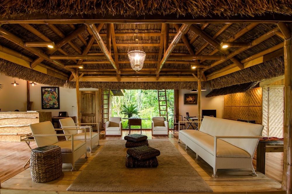 로비 좌석 공간