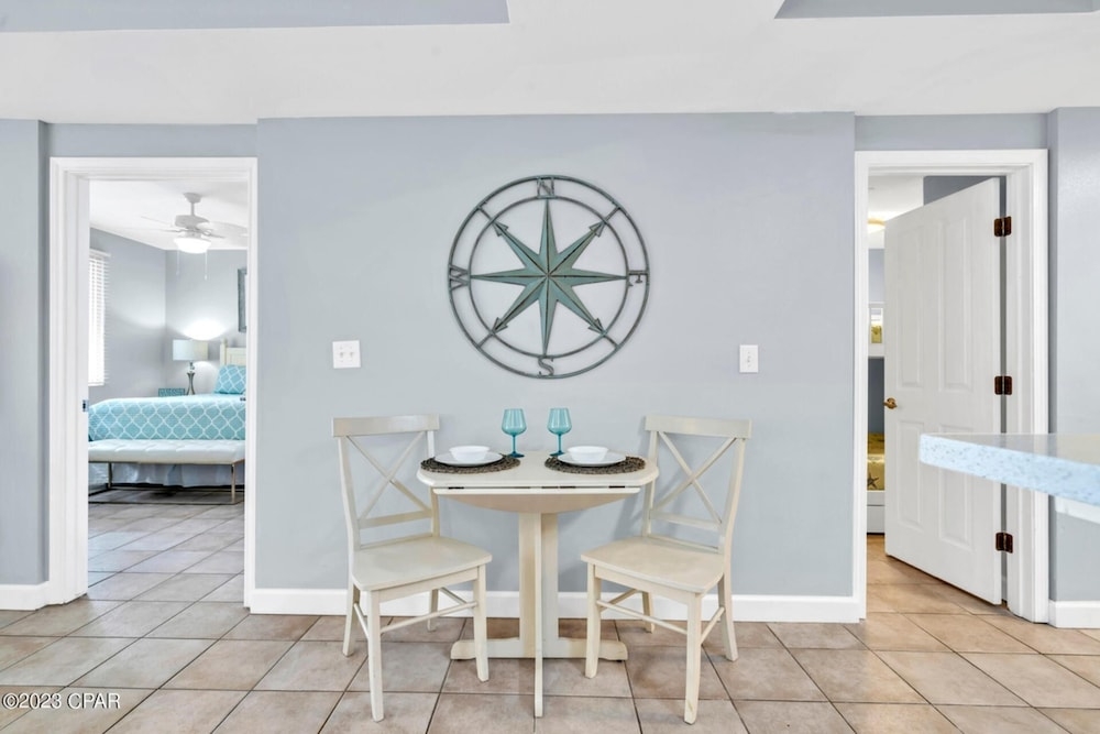 객실 내 식사 공간