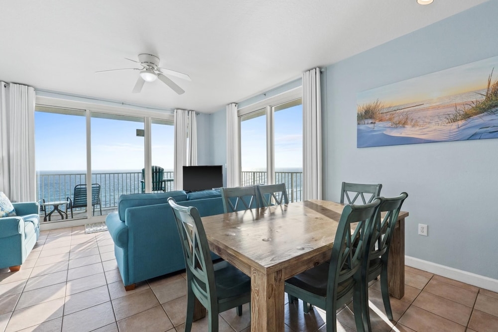 객실 내 식사 공간