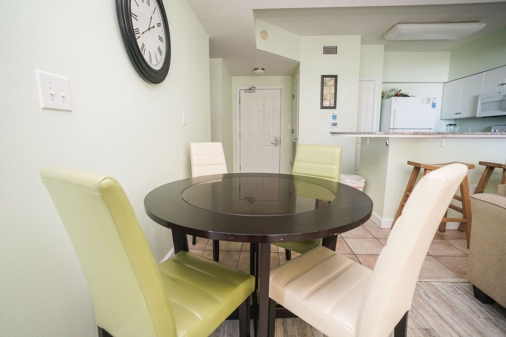 객실 내 식사 공간