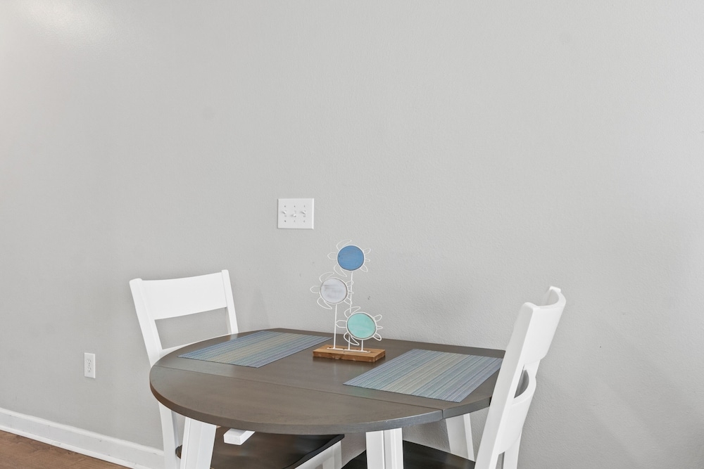 객실 내 식사 공간