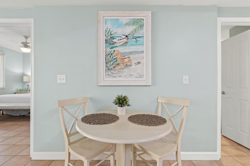 객실 내 식사 공간