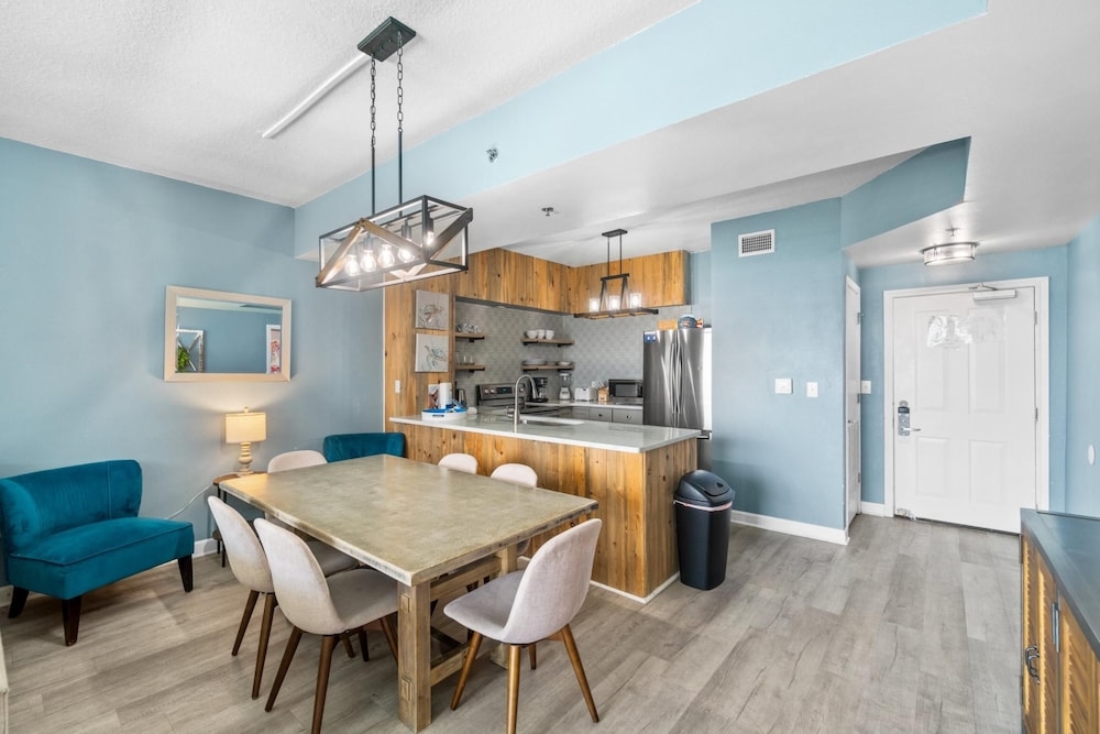 객실 내 식사 공간