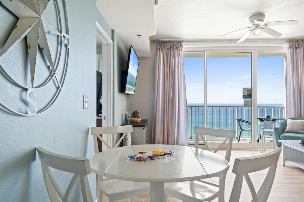 객실 내 식사 공간