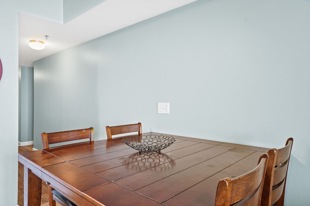 객실 내 식사 공간