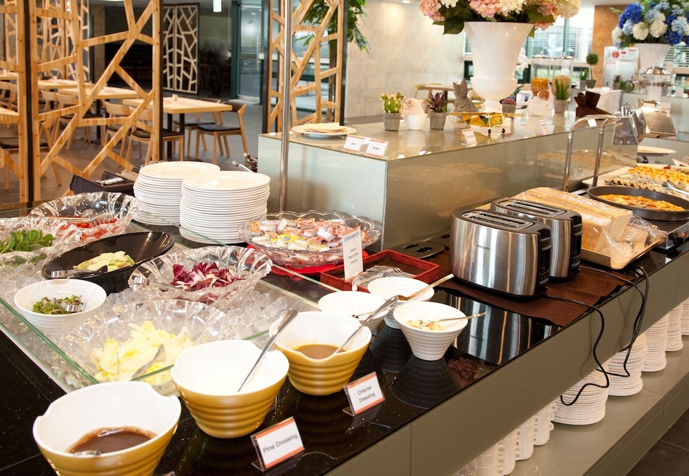 뷔페 아침 식사