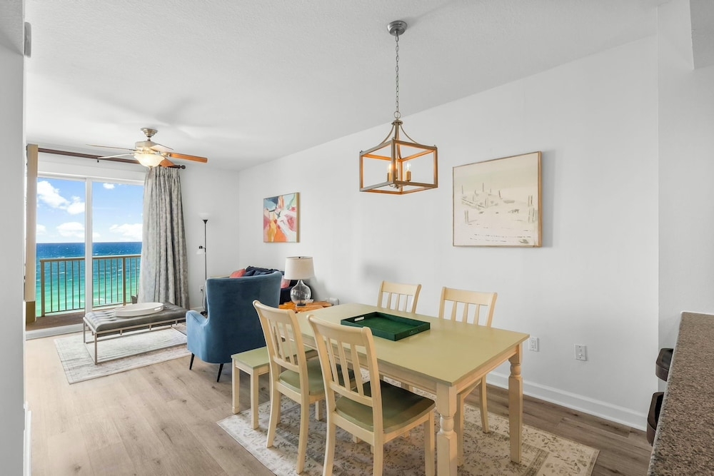 객실 내 식사 공간